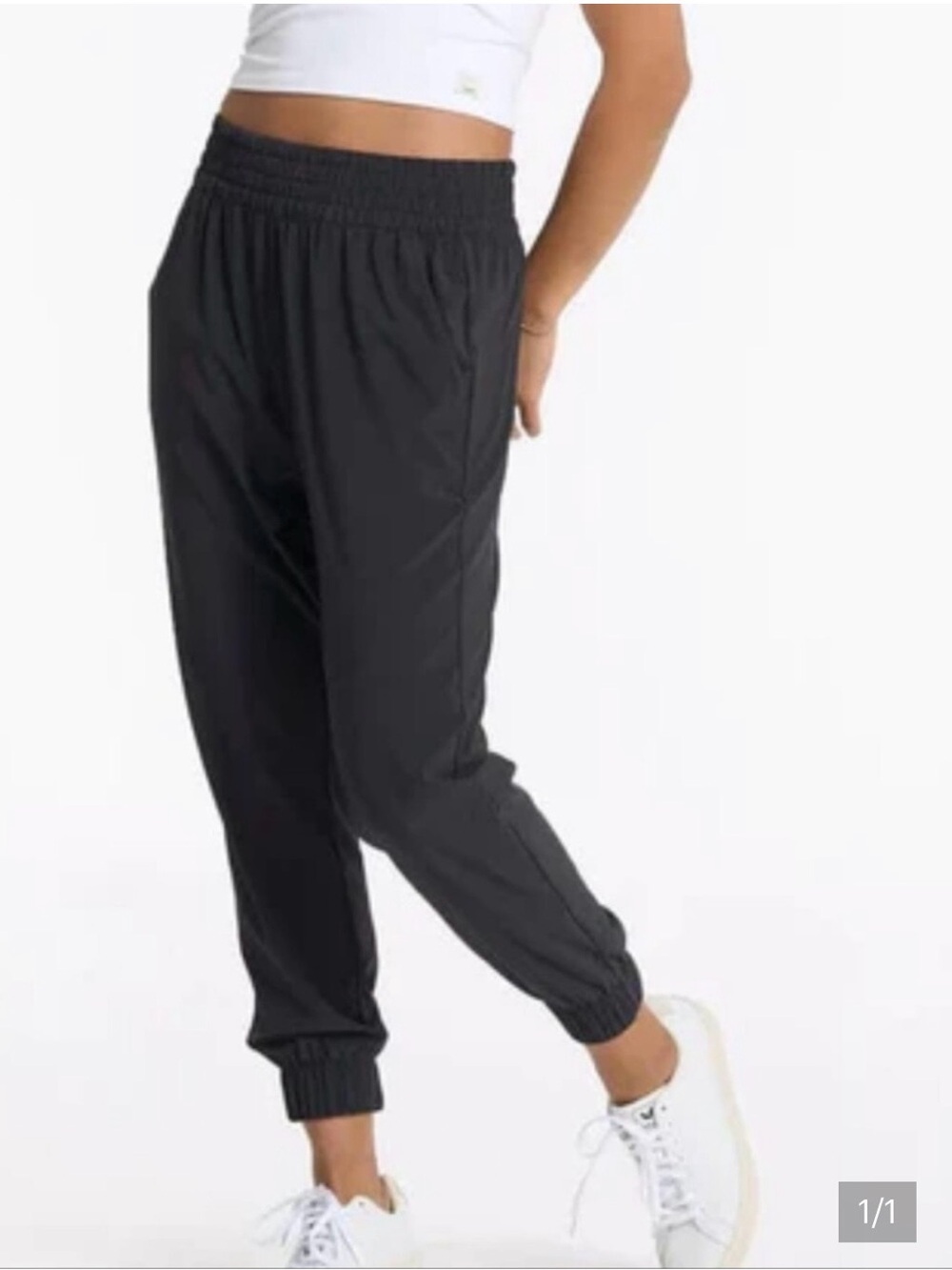 Vuori Villa joggers 2 Pants in Black and Dusty Pink